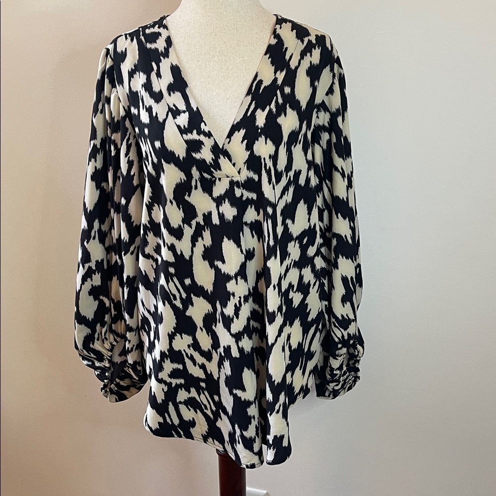Jodifl Abstract Animal Print Blouse Balloon Sleeve V-Neck Flowy Top Medium